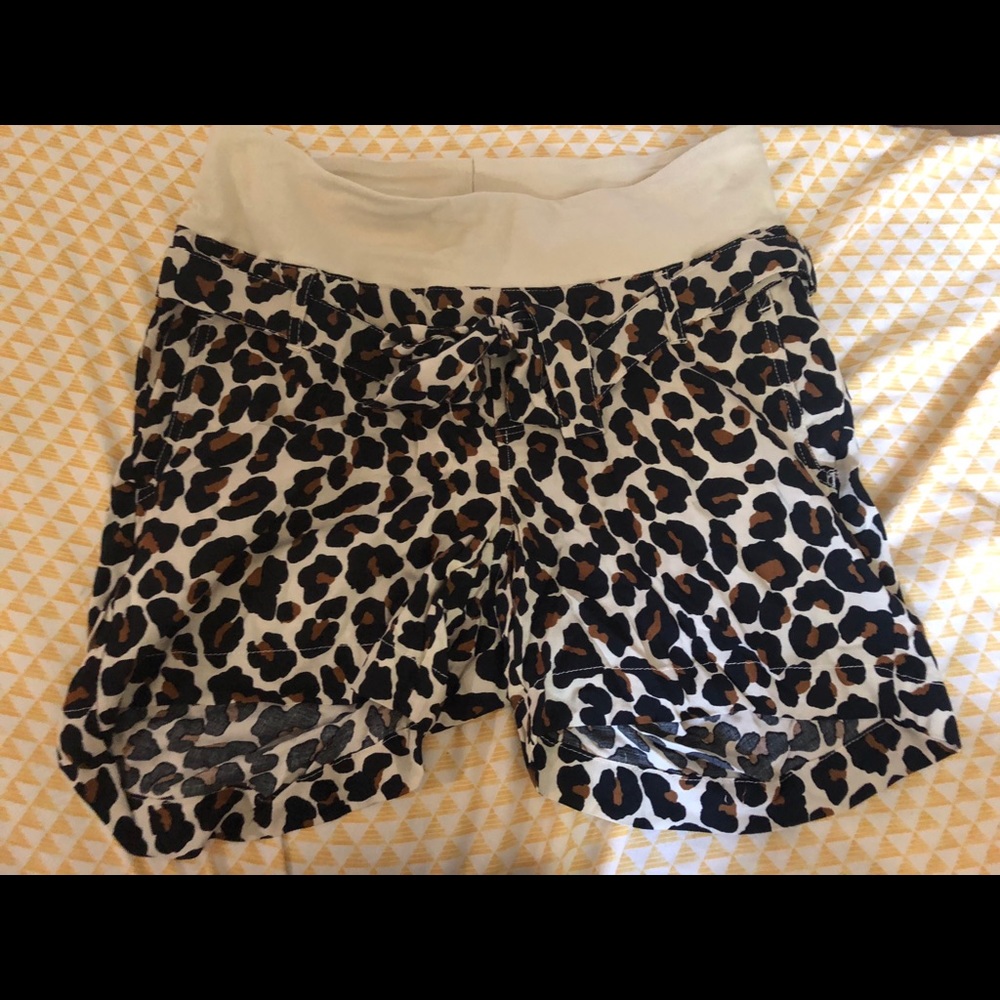 Adorable maternity shorts!